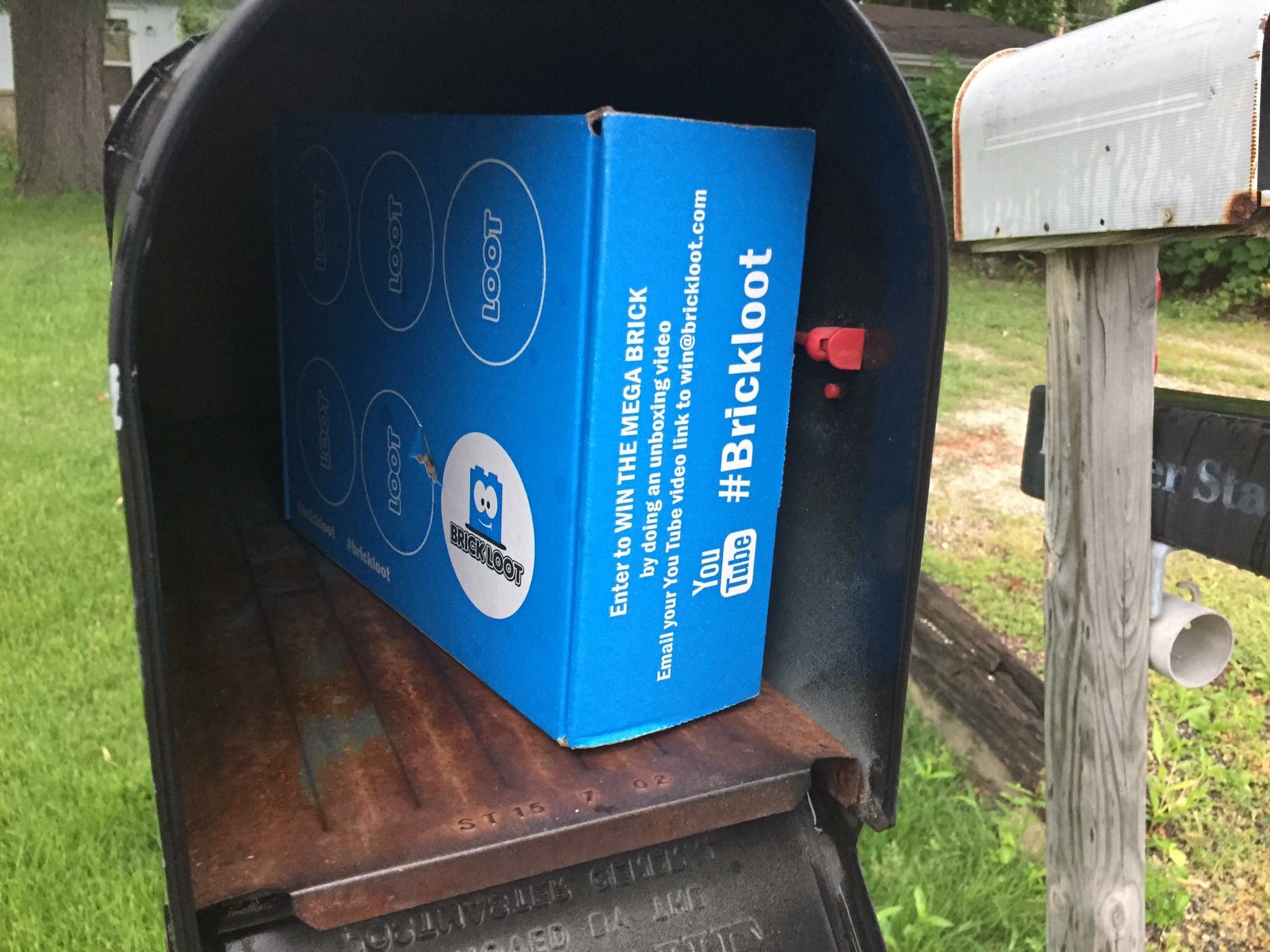 bricklootboxinmailbox-3885965